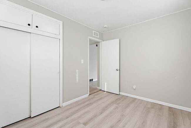 Building Photo - 14921 Myola Ave