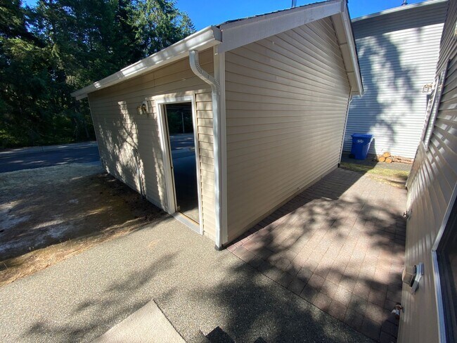 Building Photo - DuPont 3 bedroom home