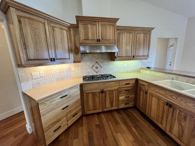 Building Photo - 2360 NW 19th St