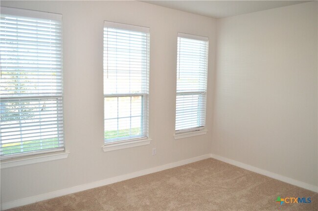 Building Photo - 1911 Meridian Lp