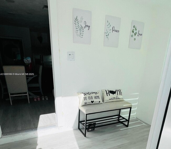 Building Photo - 872 NW 16th Terrace