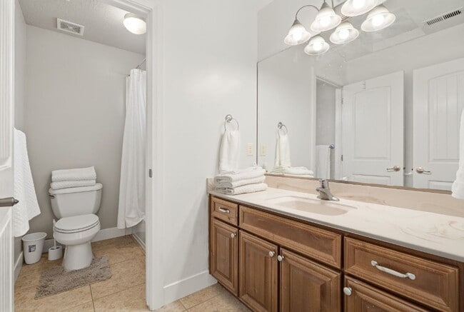 Building Photo - FULLY FURNISHED 3 Bed/2.5 Bath Home!