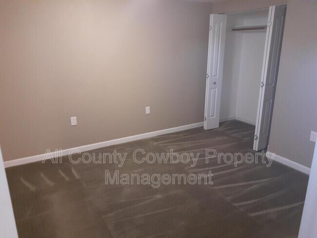 Building Photo - 1222 Logan Ave