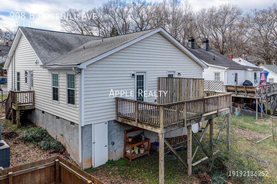 Building Photo - 908 Rosehill Ave