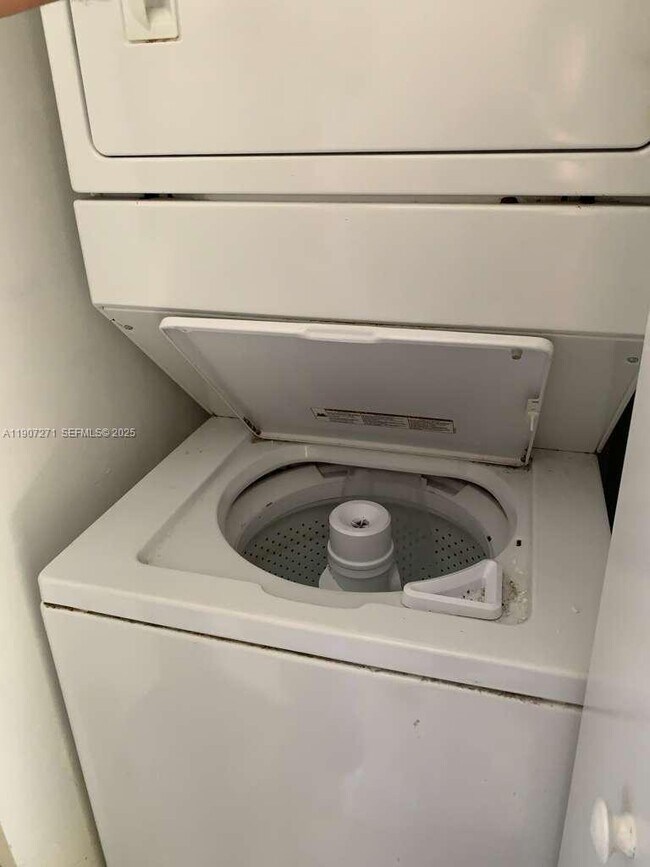 Building Photo - 18800 NE 29th Ave