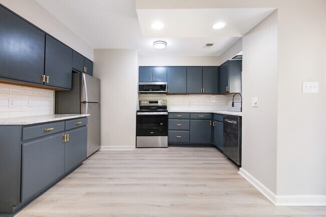 Building Photo - 451 Neff St