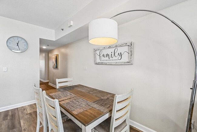 Building Photo - 9896 S Thomas Dr