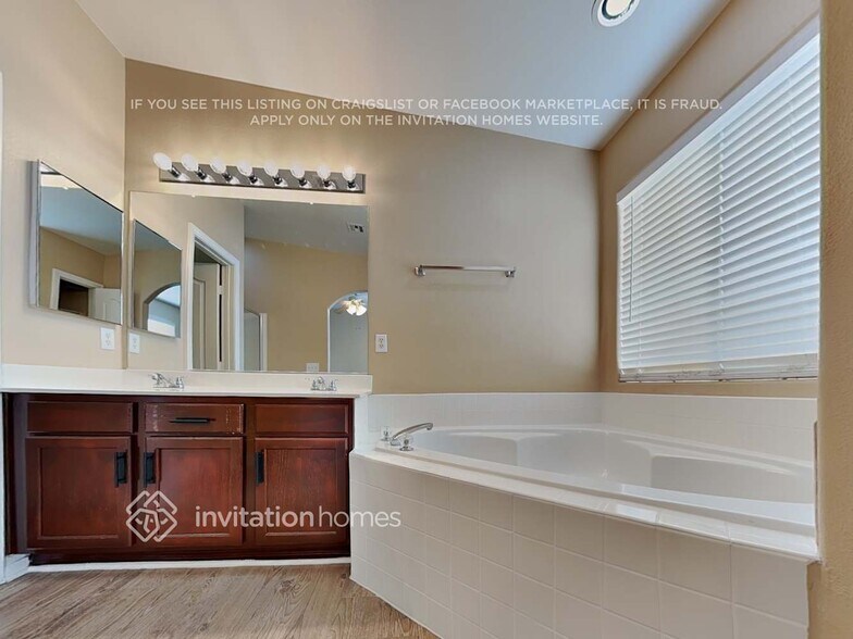 Building Photo - 311 Mulberry Glen Dr