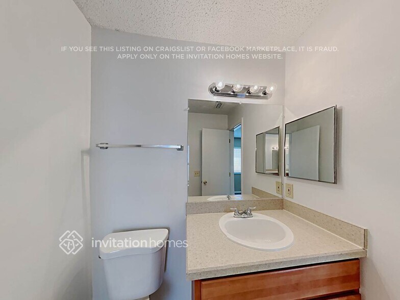 Building Photo - 512 W Springtree Way