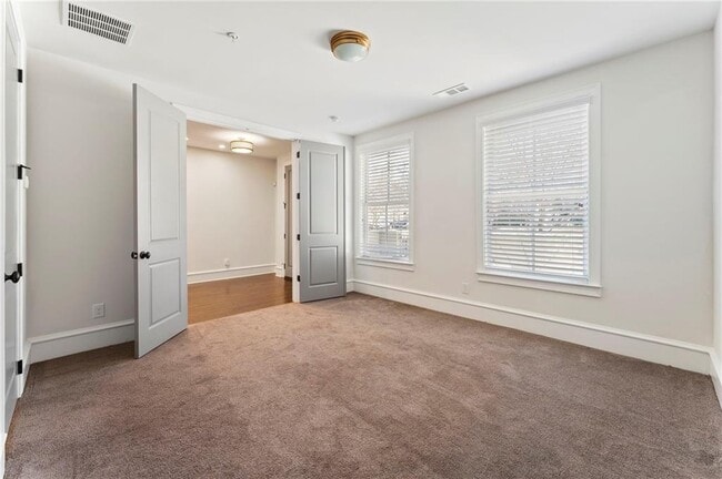 Building Photo - 871 3rd St