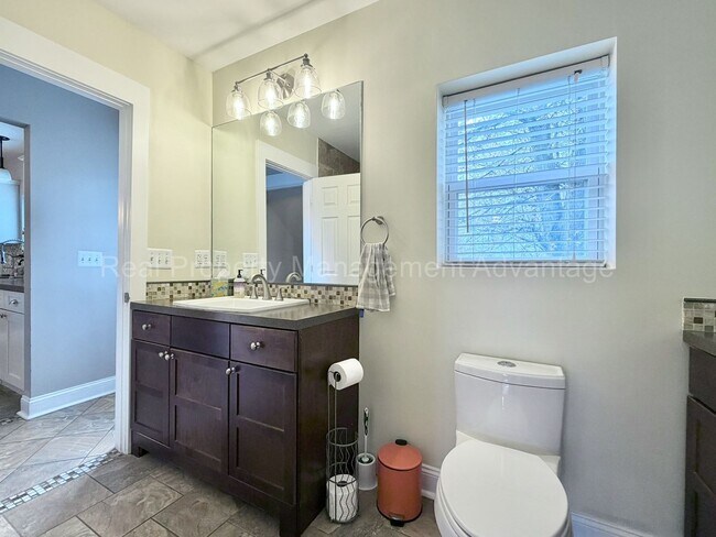 Building Photo - 3 Bed/2.5 Bath - Cape Cod Charm with Modern Comforts Throughout
