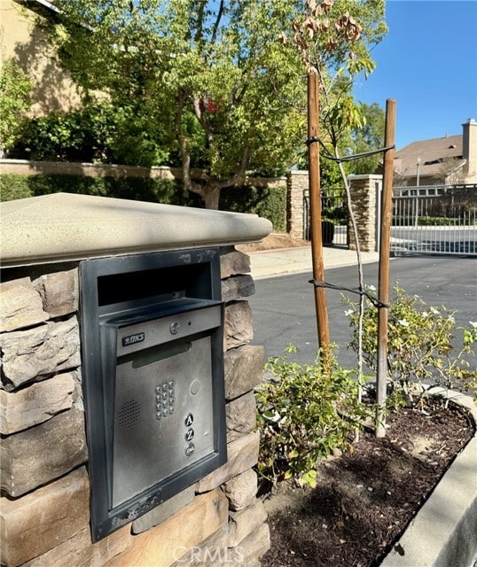Building Photo - 16000 Carlton Ct