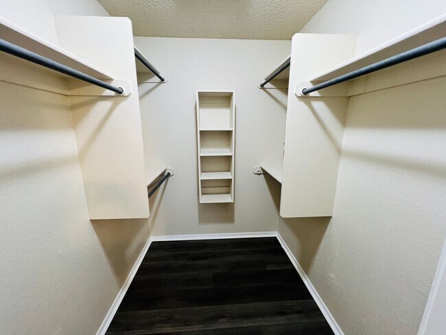 Building Photo - Spacious 4 bed 2.5 bath in Union Schools
