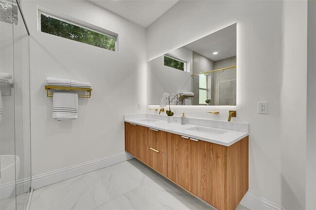 Building Photo - 11163 NW 69th Pl