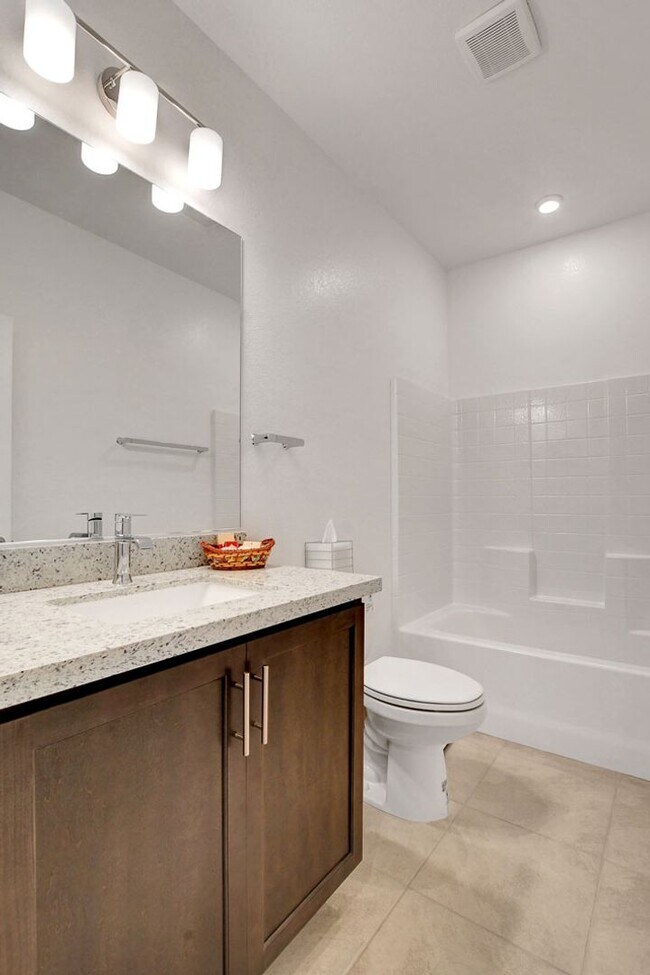 Building Photo - Beautiful Energy Star Home in Skye Hills