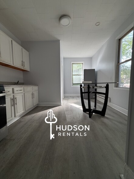 34 Clerk St 1R - 32 Clerk St