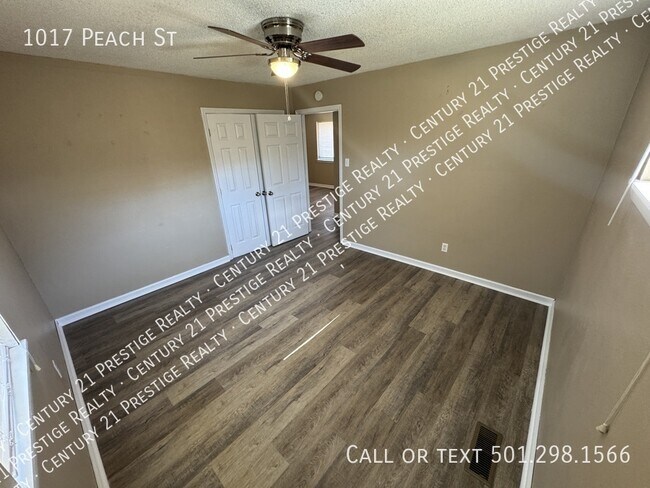 Building Photo - 1017 Peach St