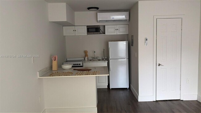 Building Photo - 2900 Bird Ave