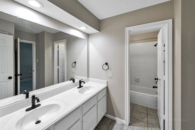 Building Photo - 22319 Fairbay Dr