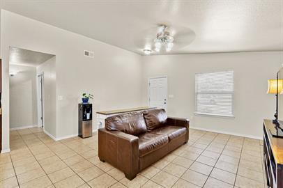 Building Photo - 4-Bedroom with 2 Full Baths in Northeast, El Paso!
