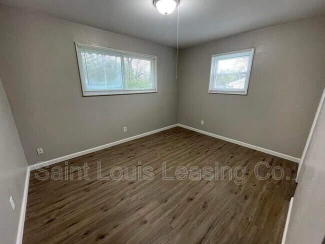 Building Photo - 145 Clearview Dr