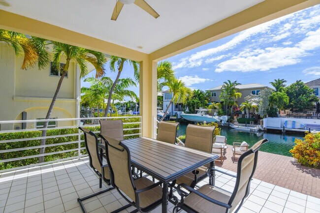 Building Photo - 8 Floral Ave