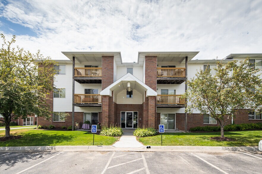 Building Photo - Highland Meadows