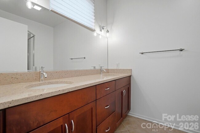 Building Photo - 921 Westbrook Dr