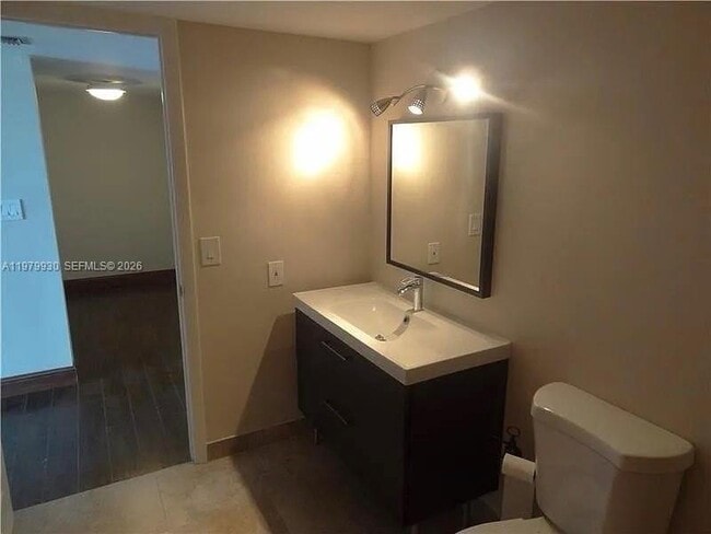 Building Photo - 17500 N Bay Rd