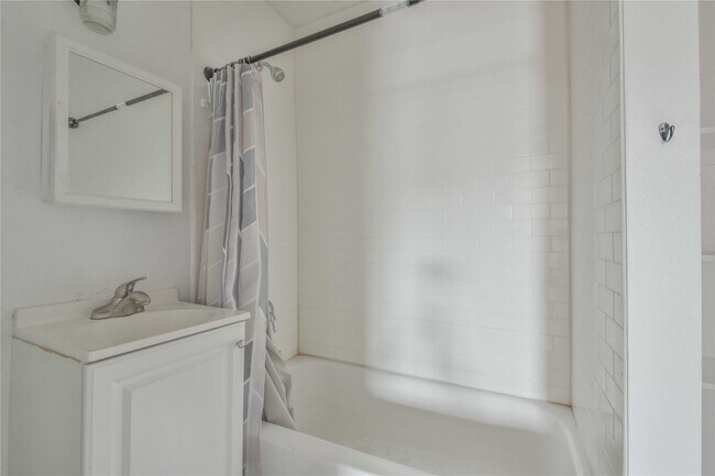 Building Photo - 5320 Polk St