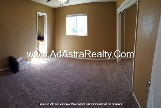 Building Photo - Beautiful Remodeled South KCMO Townhome-Co...