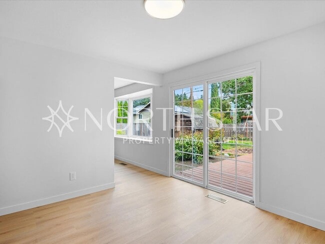 Building Photo - Charming Updated One-Level Home with Spaci...