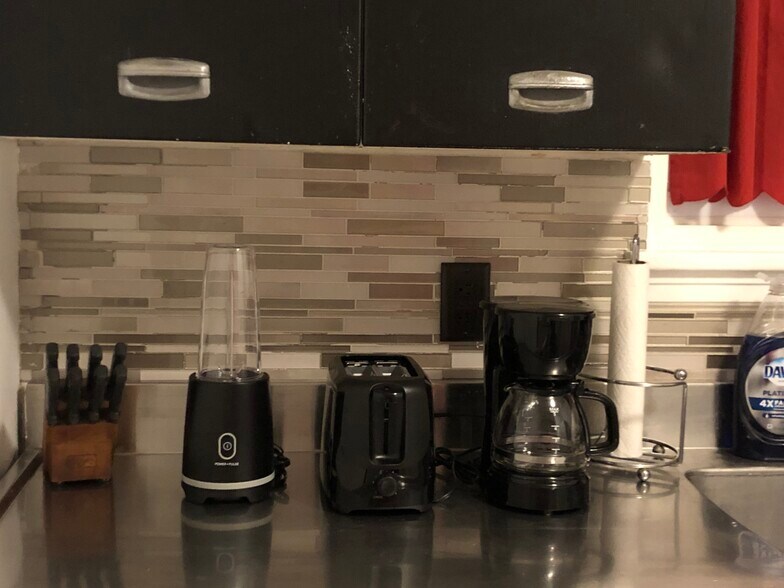 Kitchen counter - 216 Green Ave