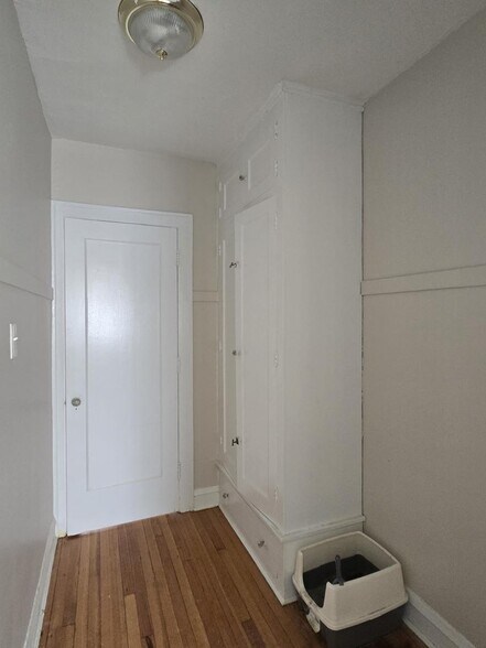 Building Photo - 907 Elmwood Ave