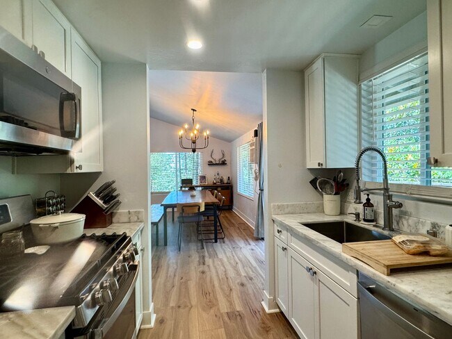 Building Photo - 4425 Sierra Springs Dr