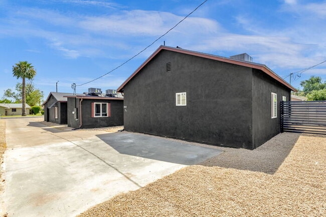 Building Photo - BRAND NEW EVERYTHING IN UPTOWN/BILTMORE AREA