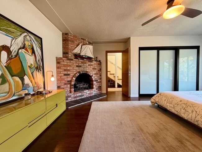 Building Photo - Unique 4 Bedroom House with OCEAN VIEWS in Sunset Cliffs! Fully Furnished! 6 Month Lease Term!