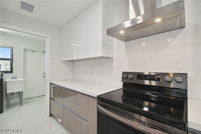 Building Photo - 1101 SW 51st Terrace