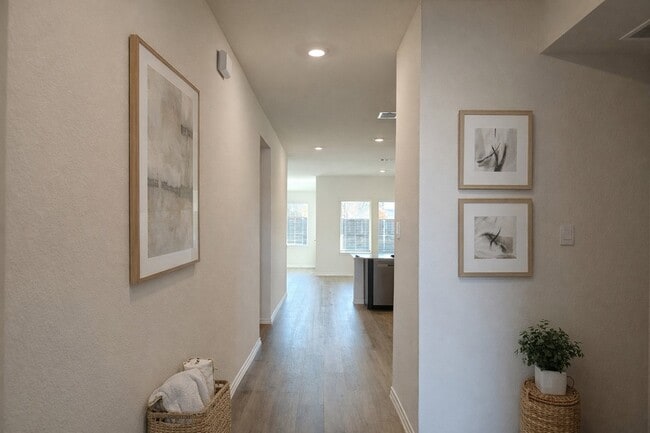 Building Photo - 1324 Stuarts Frst Dr