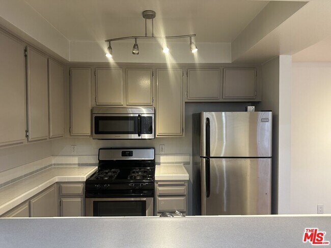 Building Photo - 8614 Burton Wy