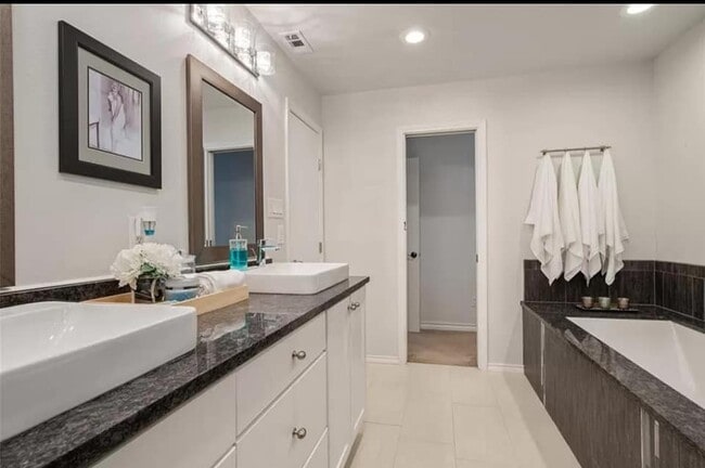 Building Photo - 2304 Wood Cliff Ct