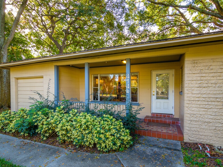 Building Photo - 3136 W EUCLID AVE N