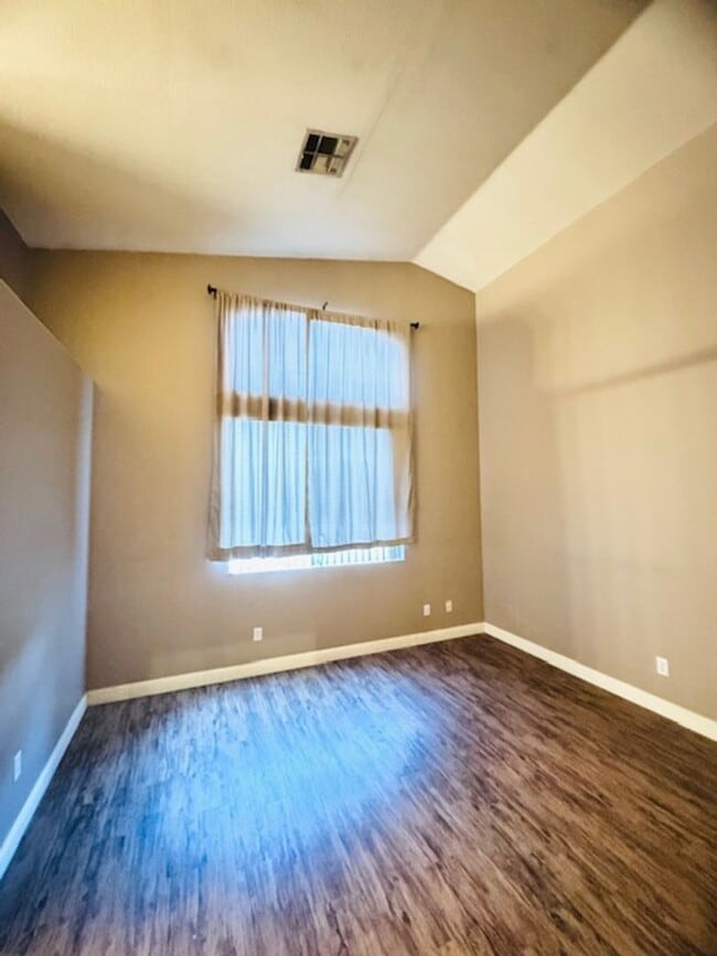 Building Photo - Charming  3-bedroom, 2-bathroom