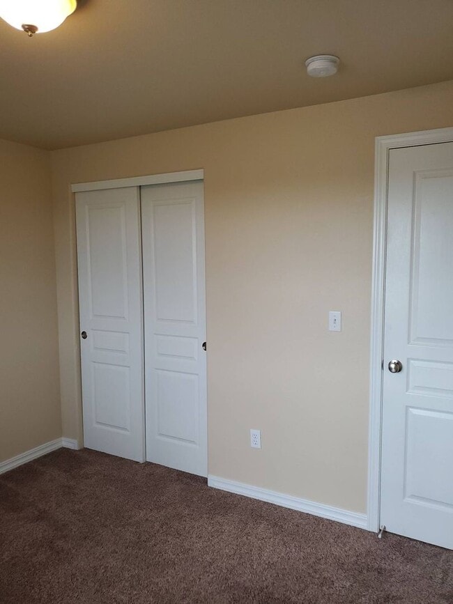 Building Photo - July & August Rent FREE - Central Heat & Air/ Garage/ Bonus Room