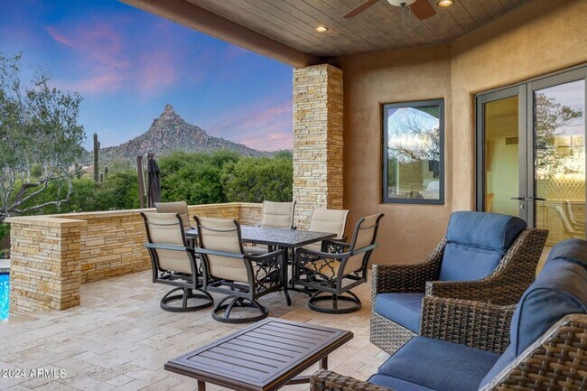 Building Photo - Beautiful custom home with backyard Oasis!