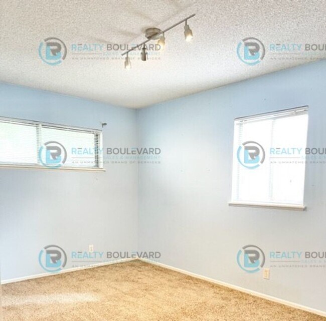 Building Photo - Cozy 3-Bedroom Home with Fenced Yard and G...