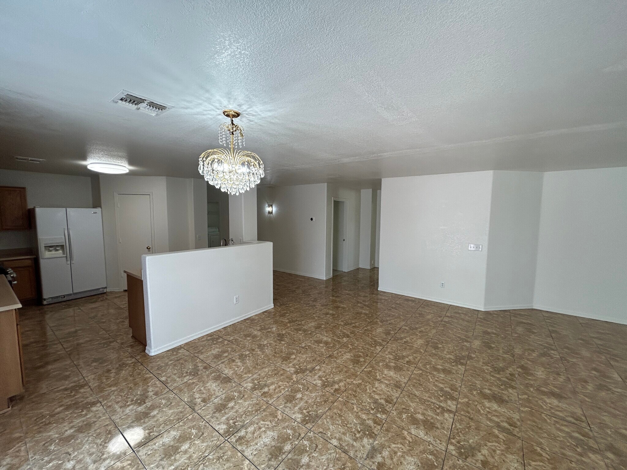 Building Photo - 7399 W Solano Dr S