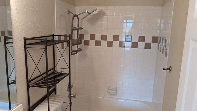 Building Photo - 114 Sendero Dr
