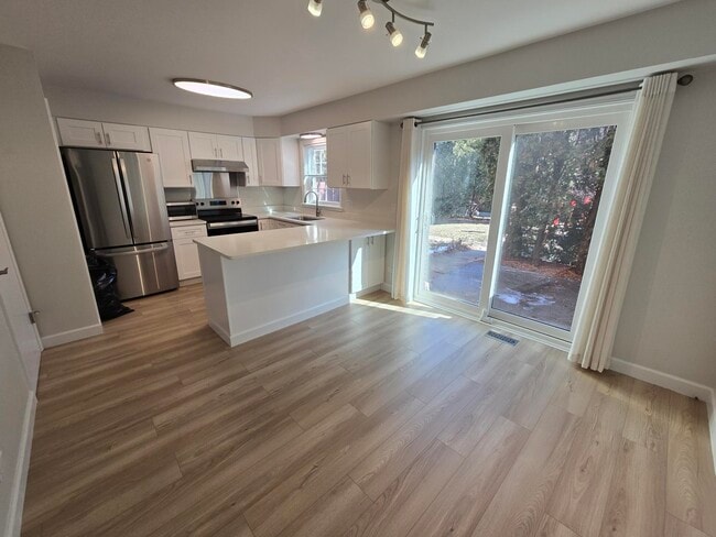 Building Photo - 2136 Rugen Rd