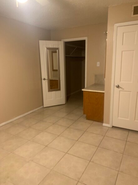 Building Photo - 2800 Cerrillos Rd